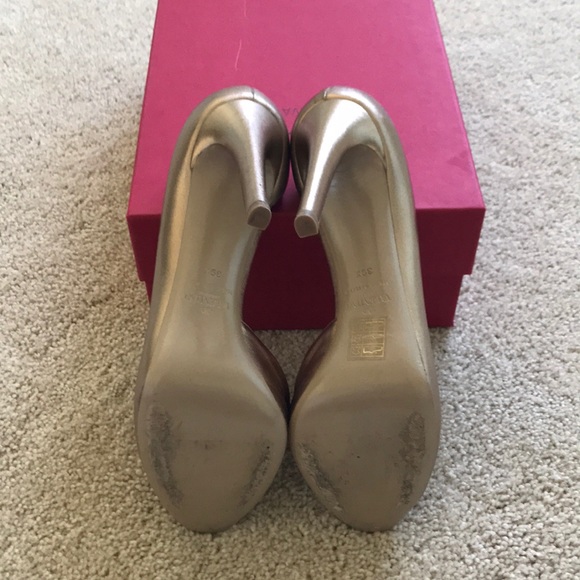 SOLD!!! 39.5 VALENTINO. D’Orsay gold heel - Picture 3 of 5